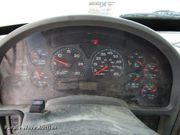 image for item DG1314 2002 International 4400 digger derrick truck