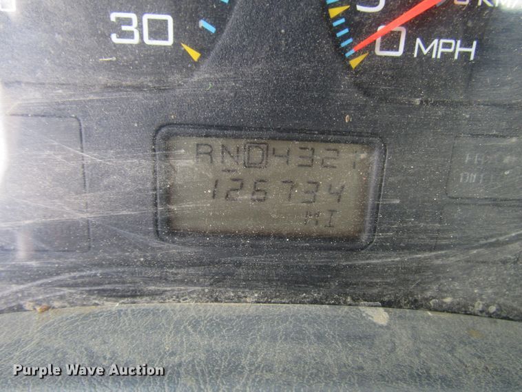 image for item DG1314 2002 International 4400 digger derrick truck