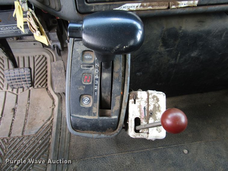 image for item DG1314 2002 International 4400 digger derrick truck