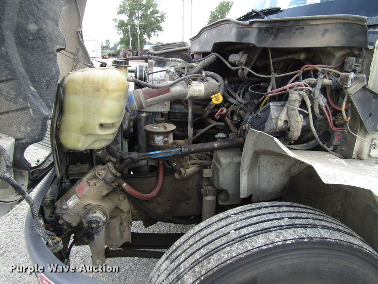 image for item DG1314 2002 International 4400 digger derrick truck