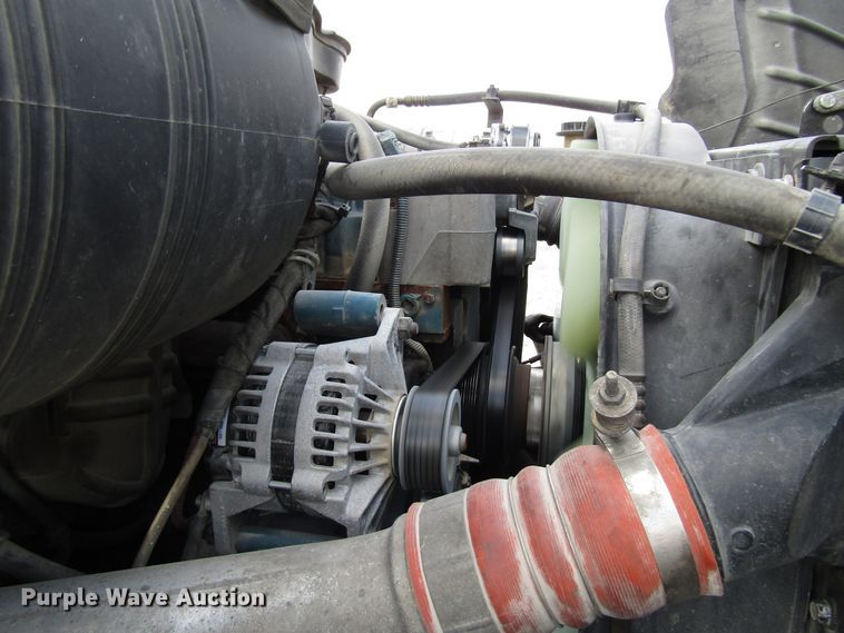 image for item DG1314 2002 International 4400 digger derrick truck