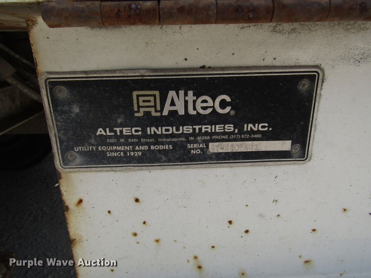 image for item DG1314 2002 International 4400 digger derrick truck