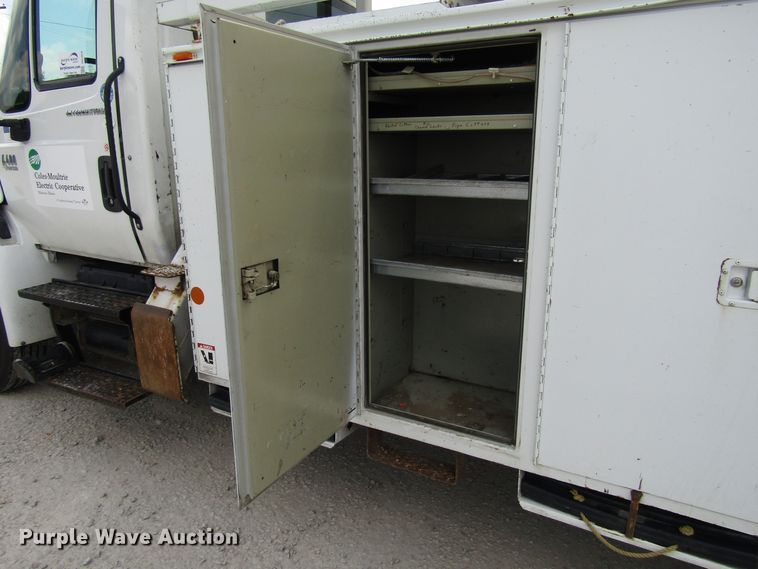 image for item DG1314 2002 International 4400 digger derrick truck