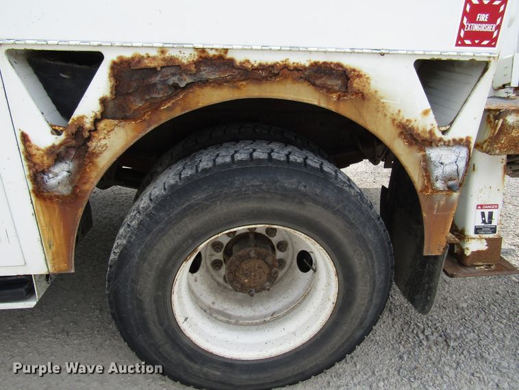 image for item DG1314 2002 International 4400 digger derrick truck