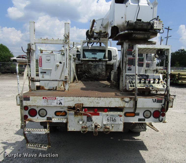 image for item DG1314 2002 International 4400 digger derrick truck