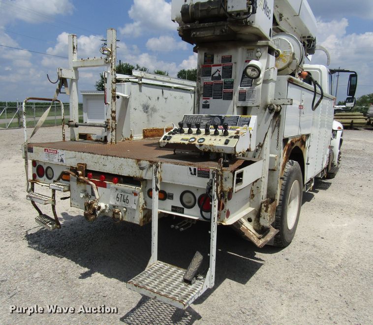 image for item DG1314 2002 International 4400 digger derrick truck