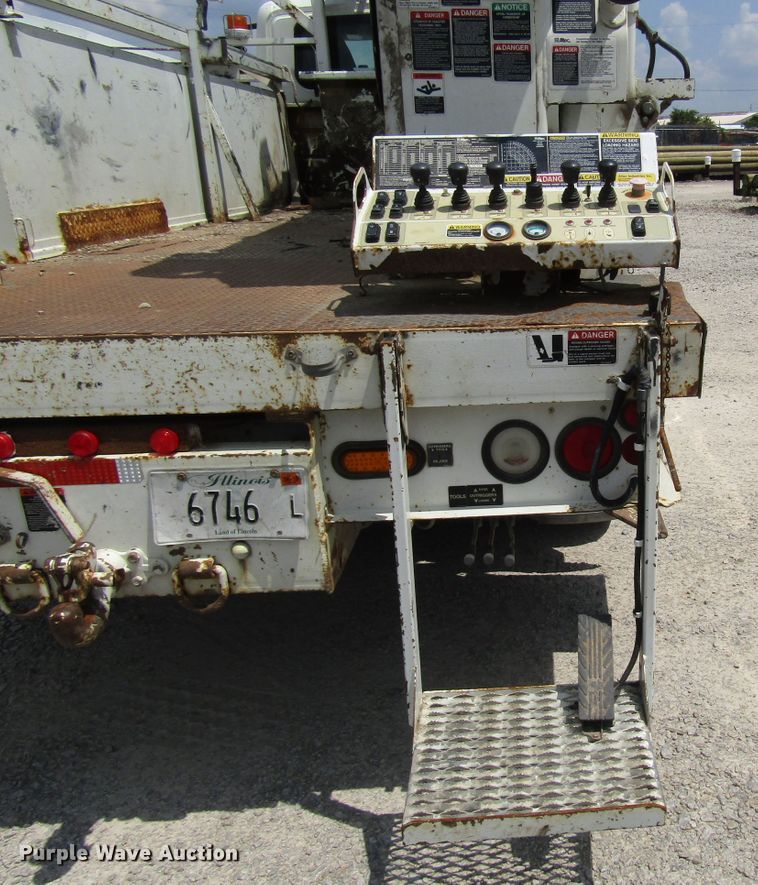 image for item DG1314 2002 International 4400 digger derrick truck