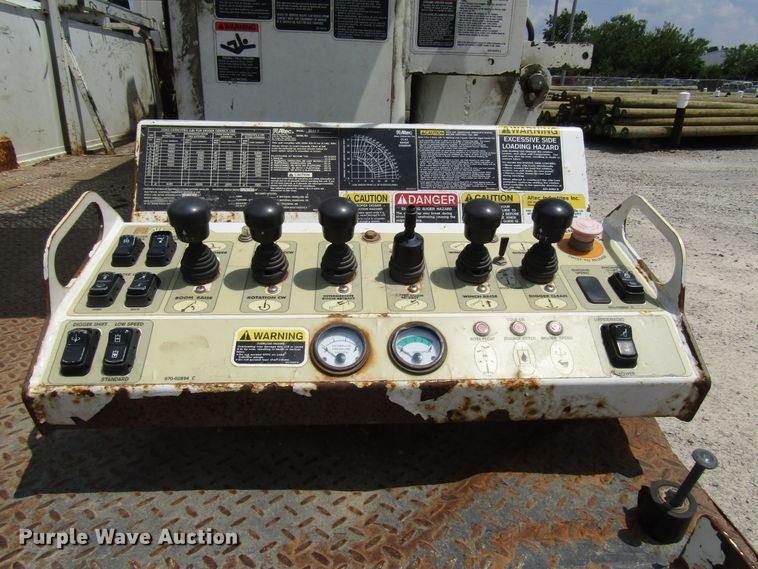 image for item DG1314 2002 International 4400 digger derrick truck