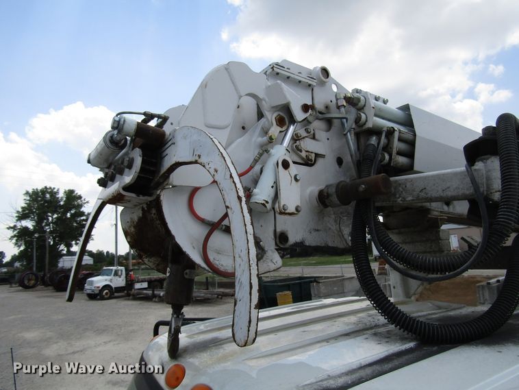 image for item DG1314 2002 International 4400 digger derrick truck