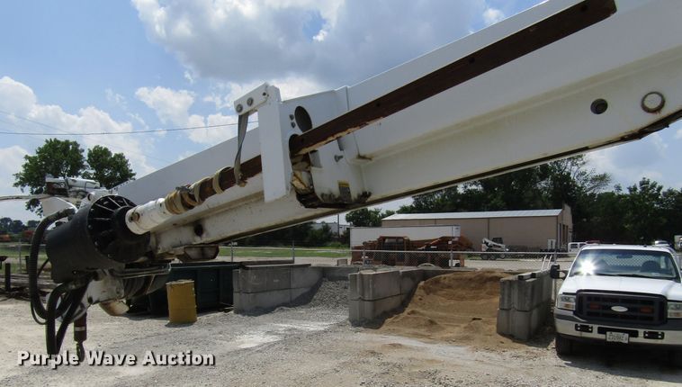 image for item DG1314 2002 International 4400 digger derrick truck