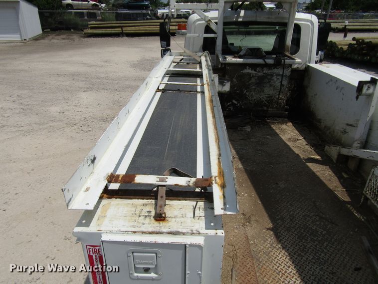 image for item DG1314 2002 International 4400 digger derrick truck