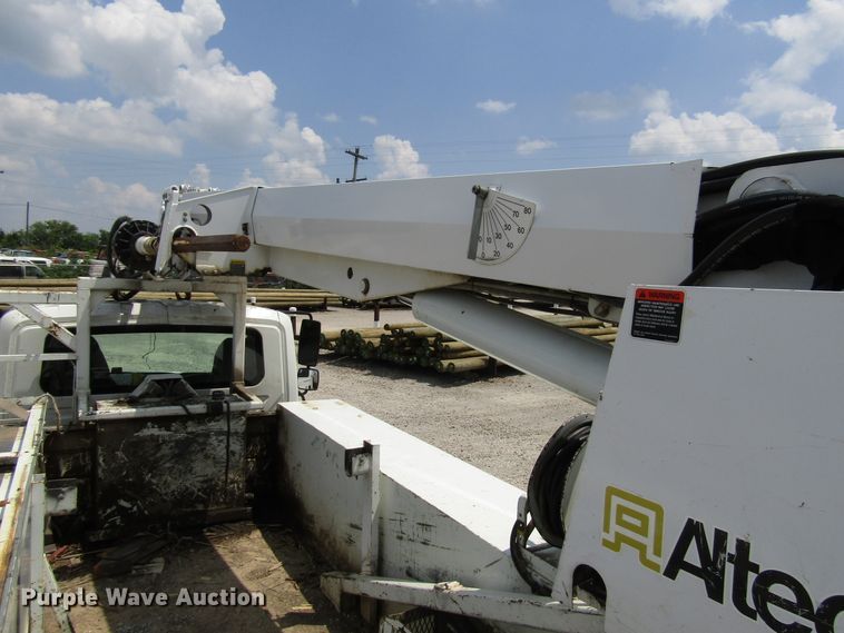 image for item DG1314 2002 International 4400 digger derrick truck