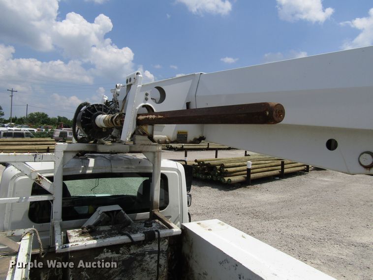 image for item DG1314 2002 International 4400 digger derrick truck