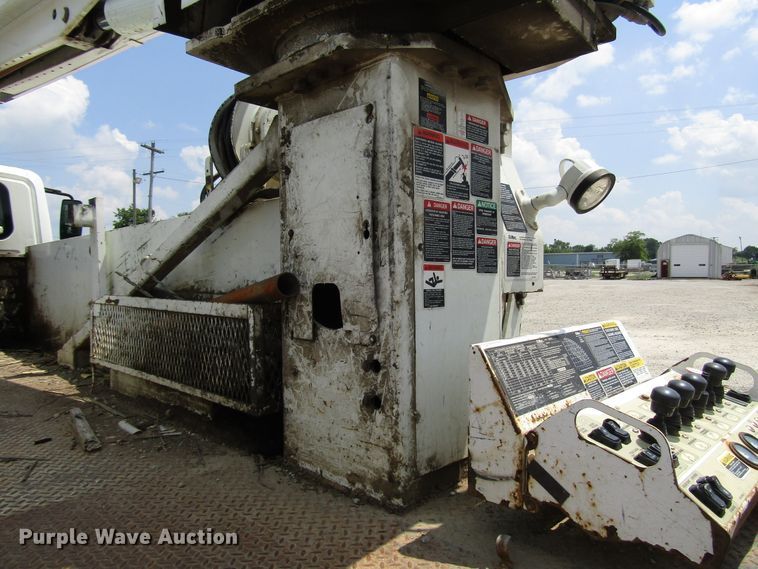 image for item DG1314 2002 International 4400 digger derrick truck