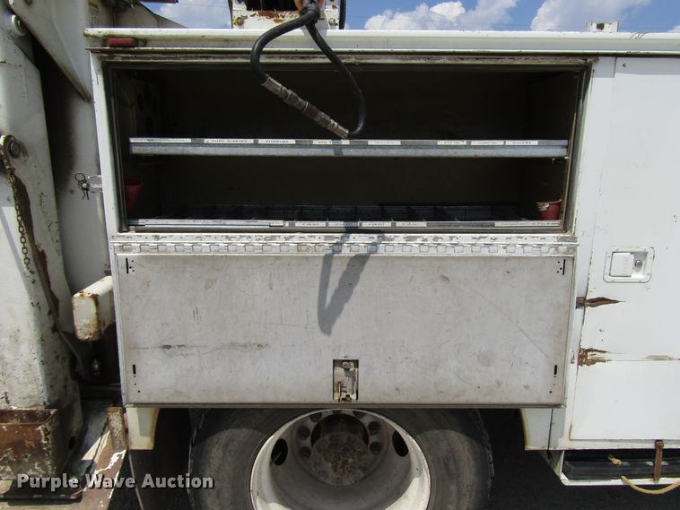 image for item DG1314 2002 International 4400 digger derrick truck