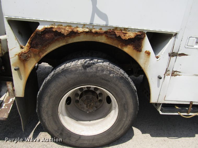 image for item DG1314 2002 International 4400 digger derrick truck