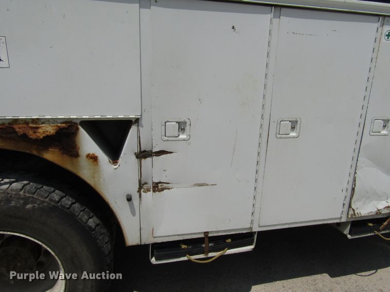 image for item DG1314 2002 International 4400 digger derrick truck