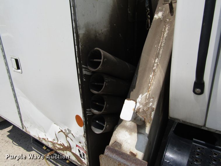 image for item DG1314 2002 International 4400 digger derrick truck