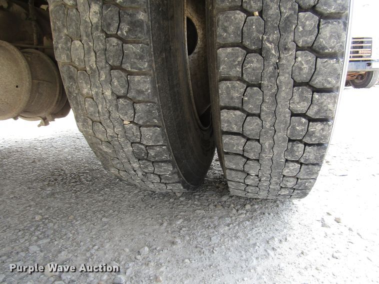 image for item DG1314 2002 International 4400 digger derrick truck