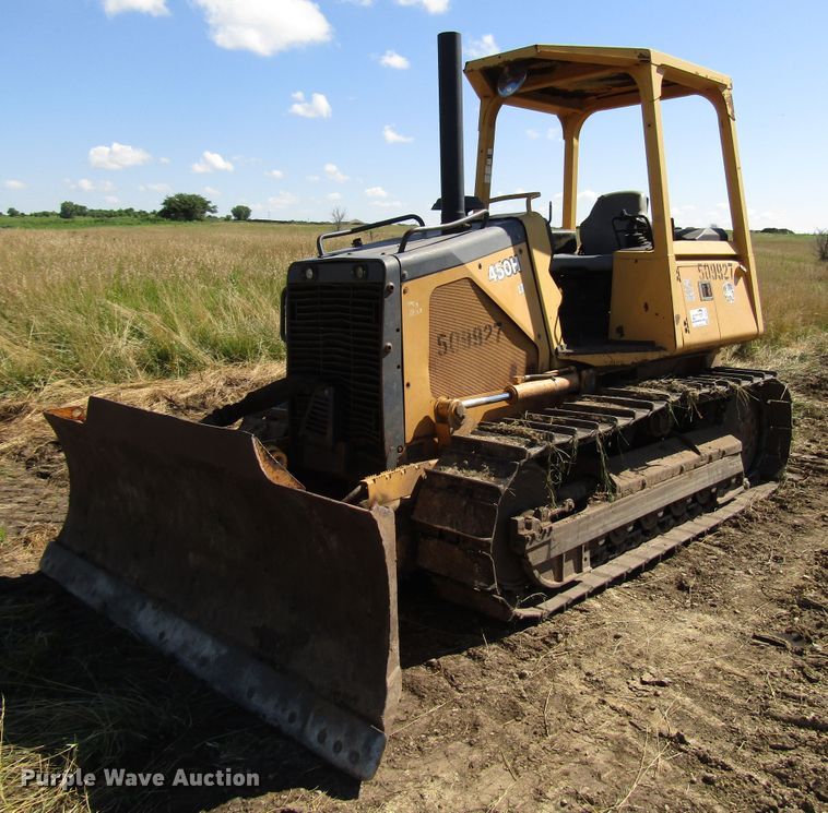 image for item DG1331 2004 John Deere 450H LT dozer