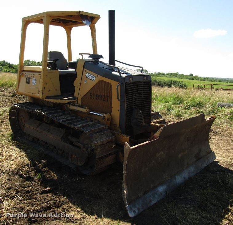 image for item DG1331 2004 John Deere 450H LT dozer