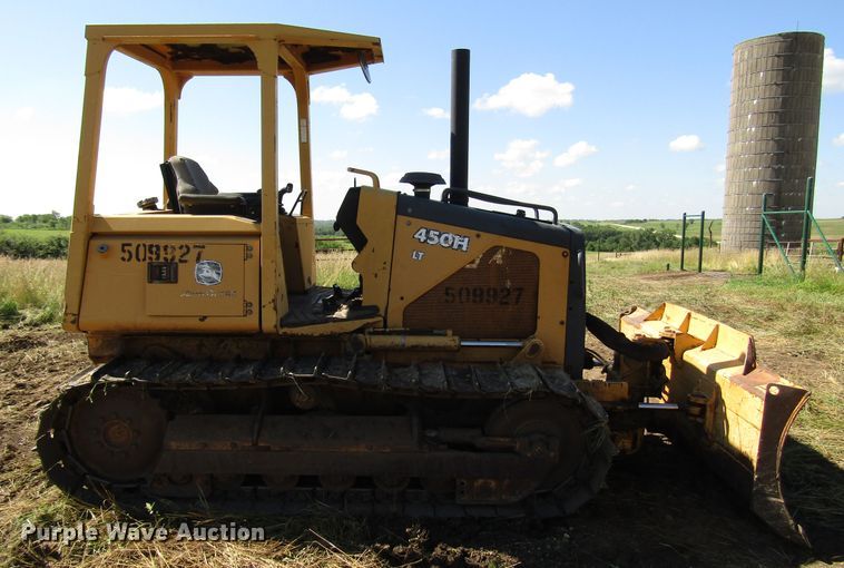 image for item DG1331 2004 John Deere 450H LT dozer