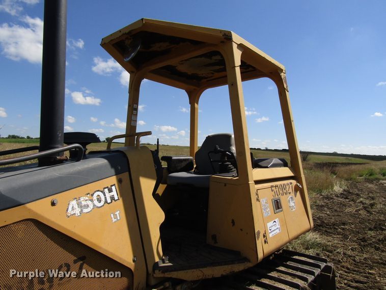 image for item DG1331 2004 John Deere 450H LT dozer