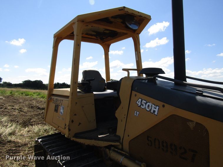 image for item DG1331 2004 John Deere 450H LT dozer