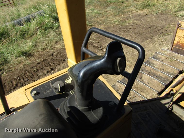 image for item DG1331 2004 John Deere 450H LT dozer