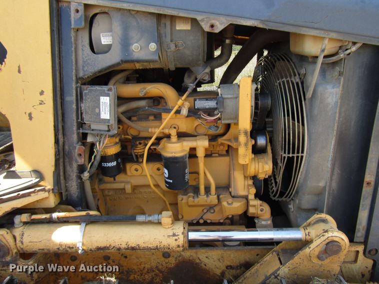 image for item DG1331 2004 John Deere 450H LT dozer