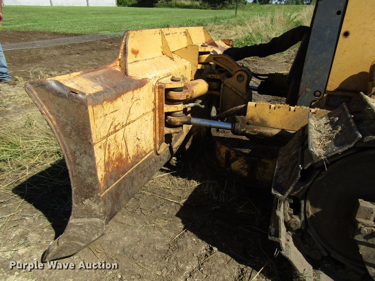 image for item DG1331 2004 John Deere 450H LT dozer