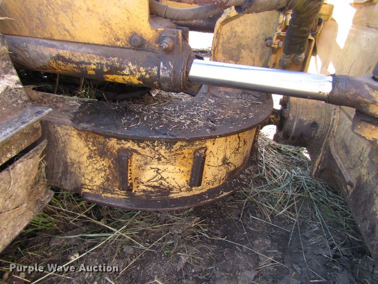 image for item DG1331 2004 John Deere 450H LT dozer