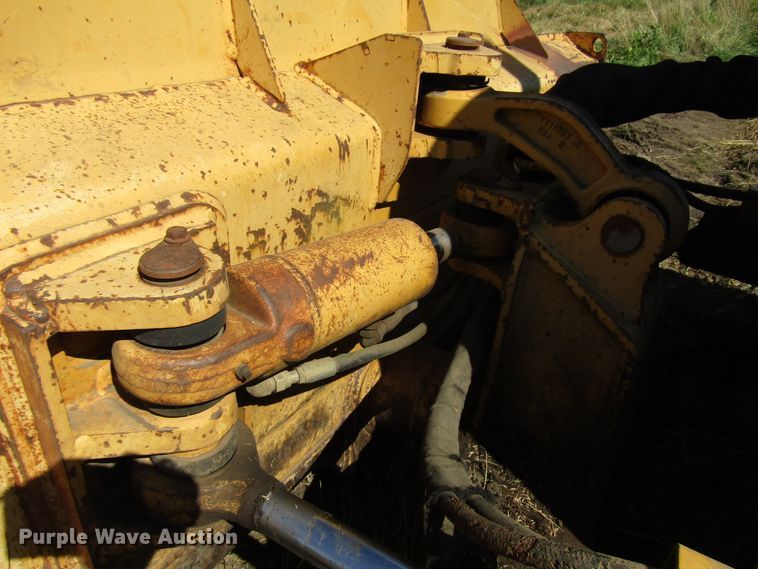 image for item DG1331 2004 John Deere 450H LT dozer