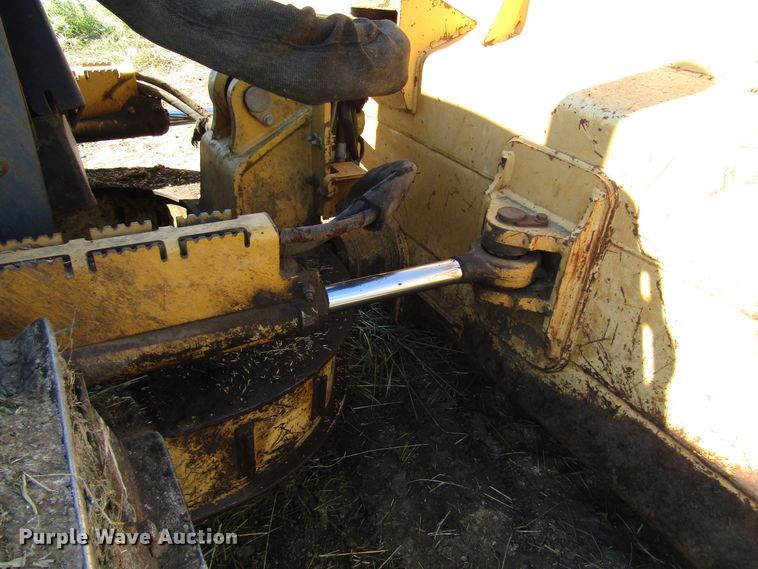 image for item DG1331 2004 John Deere 450H LT dozer