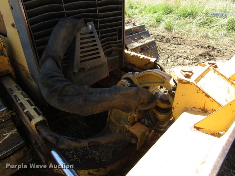 image for item DG1331 2004 John Deere 450H LT dozer