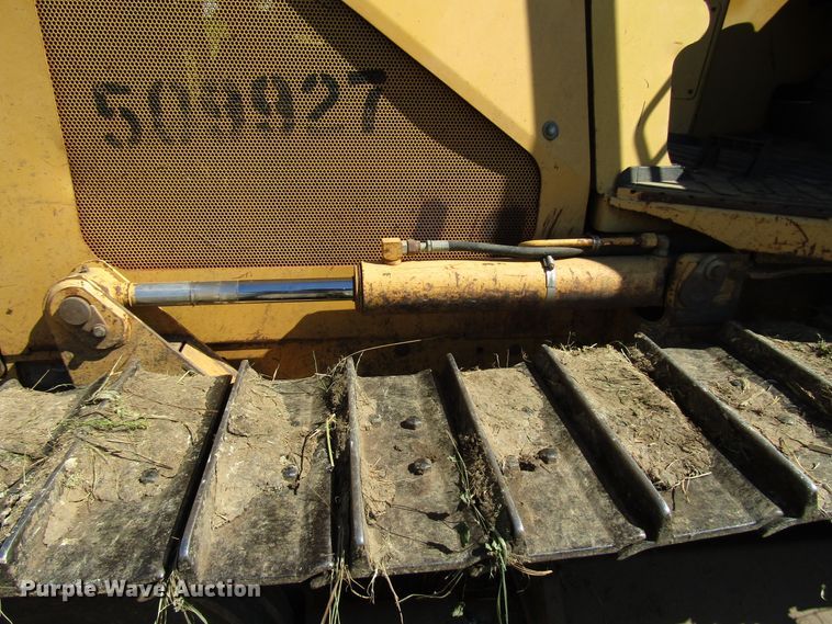 image for item DG1331 2004 John Deere 450H LT dozer