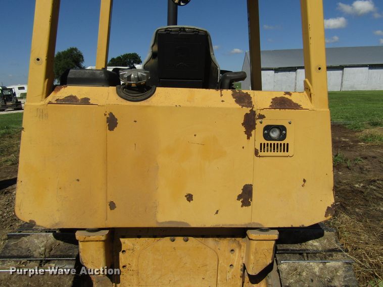 image for item DG1331 2004 John Deere 450H LT dozer