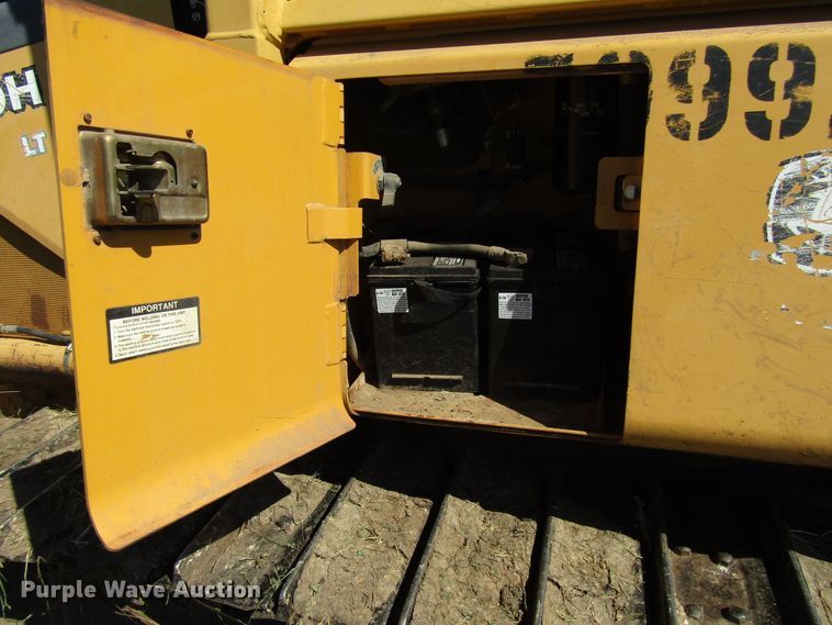 image for item DG1331 2004 John Deere 450H LT dozer