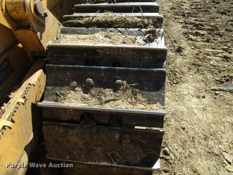 image for item DG1331 2004 John Deere 450H LT dozer