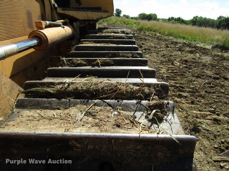 image for item DG1331 2004 John Deere 450H LT dozer