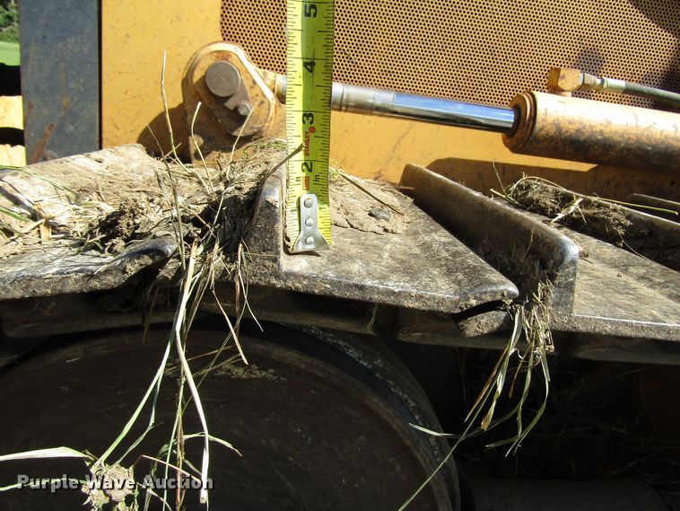 image for item DG1331 2004 John Deere 450H LT dozer