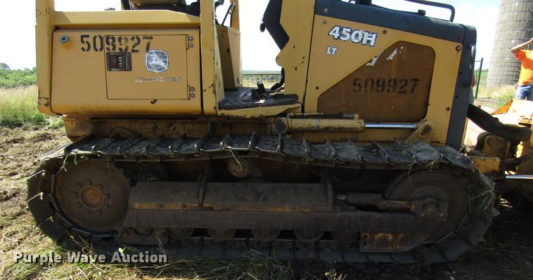image for item DG1331 2004 John Deere 450H LT dozer