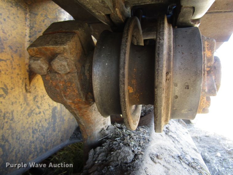 image for item DG1331 2004 John Deere 450H LT dozer