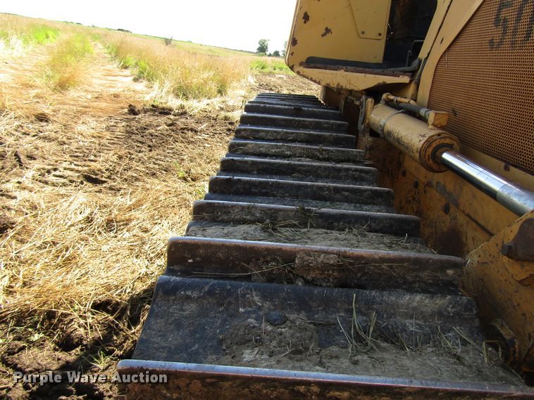 image for item DG1331 2004 John Deere 450H LT dozer