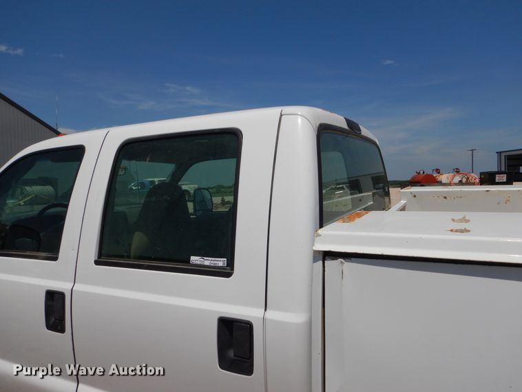 image for item DY9851 2002 Ford F550 XL Crew Cab service truck
