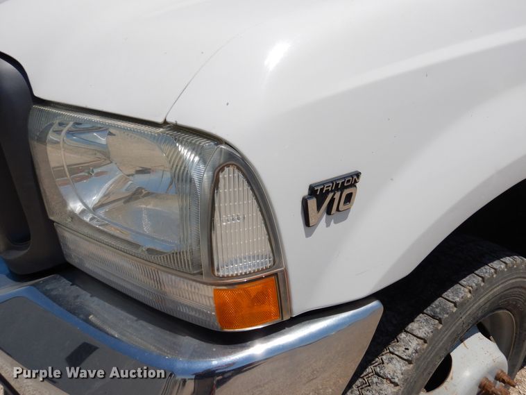 image for item DY9851 2002 Ford F550 XL Crew Cab service truck