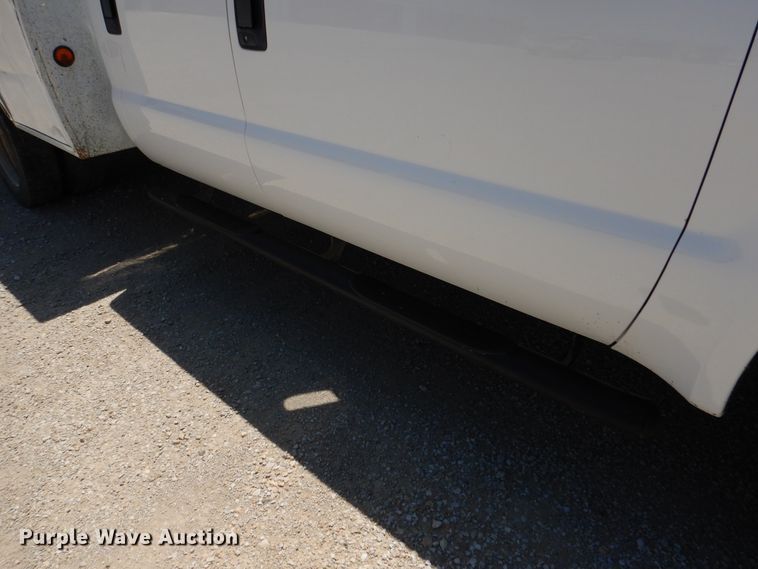 image for item DY9851 2002 Ford F550 XL Crew Cab service truck