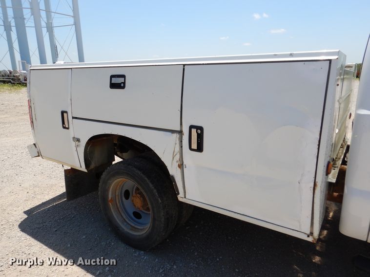 image for item DY9851 2002 Ford F550 XL Crew Cab service truck