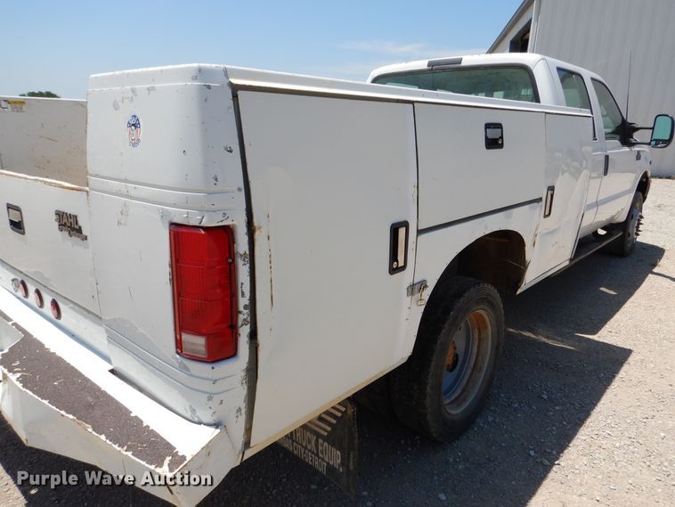 image for item DY9851 2002 Ford F550 XL Crew Cab service truck