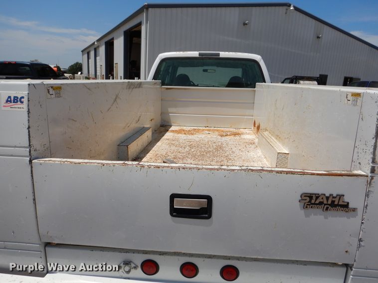 image for item DY9851 2002 Ford F550 XL Crew Cab service truck